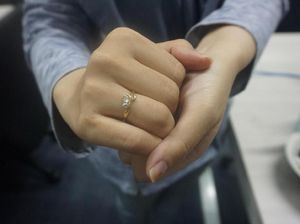 Wadaw! Pria Ini Lamar Kekasih dengan Cincin di Mr P