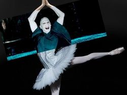 Ketika Lukisan Klasik Dipadukan Budaya Pop Pakai Photoshop