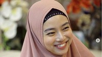 Ratu wushu Indonesia, Lindswell Kwok, tampil berbeda saat berjumpa dengan Menteri Pemuda dan Olahraga (Menpora) Imam Nahrawi. Peraih emas Asian Games 2018 itu kini mengenakan hijab. Istimewa/Naif/Kemenpora.