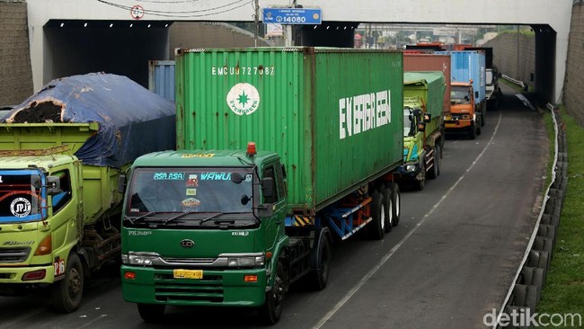 Balada Protes Sopir Truk dan Mahalnya Tol Trans Jawa