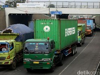 Balada Protes Sopir Truk dan Mahalnya Tol Trans Jawa