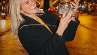 Ada Hegerberg merupakan pesepakbola wanita asal Norwegia. Masih berusia 23 tahun, dia mendapat trofi Ballon dOr pertama untuk kategori pesepakbola wanita (Instagram/ahegerberg)