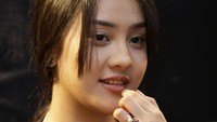 Anya Geraldine melebarkan sayapnya hingga ke dunia film. Ia pun turut berakting di film horor Tusuk Jelangkung di Lubang Buaya. Foto: (Palevi/detikhot)