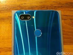 Unboxing Realme U1, Ponsel Buat Generasi Selfie