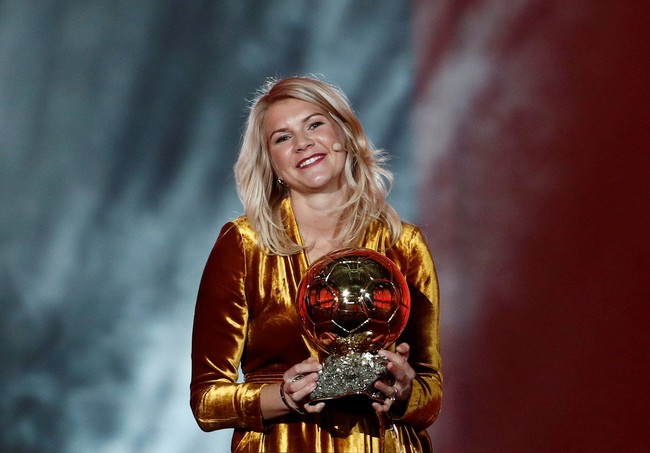 Ballon dOr telah menganugerahi piala pada pemain bola pria terbaik sejak tahun 1956. Terpilihnya Ada Hegerberg sebagai pemain bola wanita pertama yang mendapat penghargaan pun merupakan hasil voting dari para jurnalis. Foto: Reuters