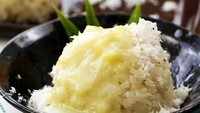 Makin enak ketan durian ini diberi susu kental manis. Rasanya pasti lebih creamy. Apalagi kalau durian yang dipakai punya rasa manis. Yummy! Foto : instagram @bu2rjo_tansu