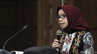 Terdakwa kasus suap proyek PLTU Riau-1, Eni Maulani Saragih saat jalani sidang lanjutan di Pengadilan Tipikor, Jakarta, Selasa (4/12/2018).