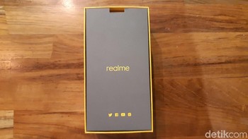 Kotak kemasannya terlihat menarik dengan paduan warna abu-abu dan kuning. Foto: Virgina Maulita Putri