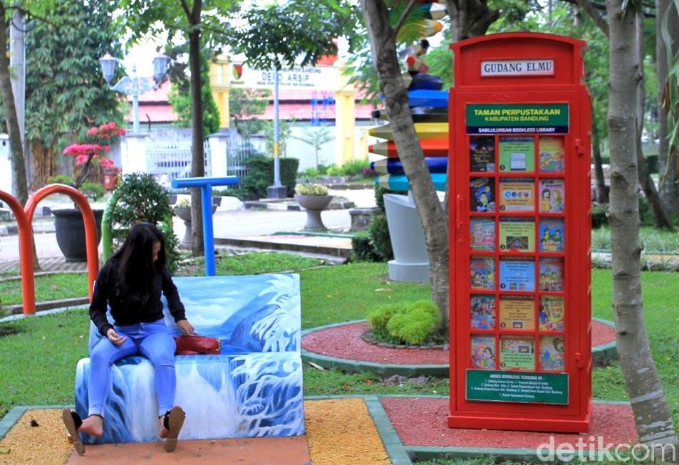 Pemkab Bandung membangun perpustakaan modern untuk meningkatkan budaya literasi masyarakat, khususnya anak-anak. Perpustakaan itu berkonsep seperti taman baca.