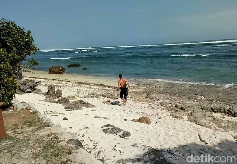 Pantai Plengkung