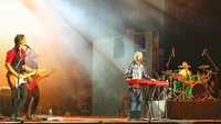 Jascha Richter, Kåre Wanscher, dan Mikkel Lentz tampil apik dan membuat penonton nostalgia. Dok. Purnadaya Media Relation