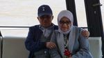 Potret Kemesraan JK dan Istri Menyusuri Sungai Rio Sarmiento