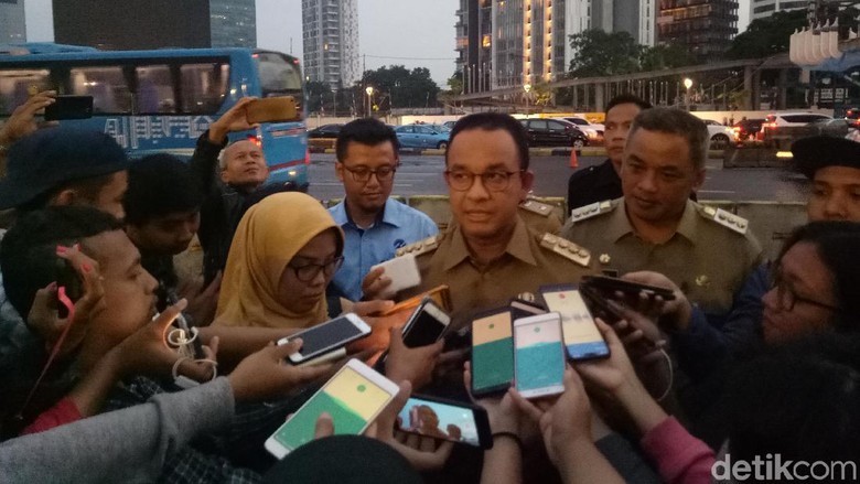Dorong Warga ke Transportasi Massal, Anies akan Kurangi Lahan Parkir Dorong Warga ke Transportasi Massal, Anies akan Kurangi Lahan Parkir