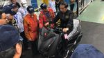 Saat Jokowi Duduk di Atas Yamaha Xmax