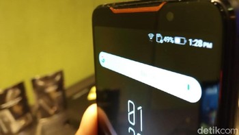 Sedangkan di depan ada kamera tunggal 8 MP. Foto: detikINET/Muhamad Imron Rosyadi