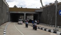 Underpass Karangsawah memiliki panjang 46 meter.