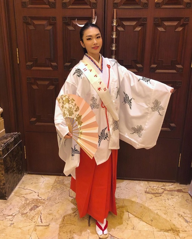 Selain fokus pada pendidikan, Kanako adalah wanita yang cukup aktif di berbagai bidang. Dia adalah penyanyi opera, perenang dan pemain basket.  Foto: Instagram (@kanakodate)