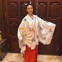 Selain fokus pada pendidikan, Kanako adalah wanita yang cukup aktif di berbagai bidang. Dia adalah penyanyi opera, perenang dan pemain basket.  Foto: Instagram (@kanakodate)