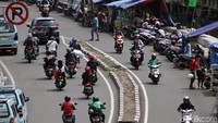 Bulan lalu petugas dari Satuan Polisi Pamong Praja (Satpol PP) menggelar razia para PKL yang menggelar lapak di Jalan Tanjung Selor.