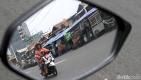PKL yang nekat berjualan di sepanjang Jalan Tanjung Selor pun banyak didominasi oleh pedagang makanan.