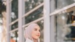 Gaya Ngeteh dan Sarapan Mewah Leena Asad, Hijaber Cantik dari AS
