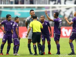 Pelatih Persita Kritik Kepemimpinan Wasit
