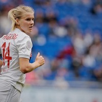 Selain Ada, pemain lain yang masuk top 10 pesepak bola wanita terbaik Ballon dOr tahun ini adalah Pernille Harder, Dzsenifer Maroszan, Marta, Sam Kerr, Lucy Bronze, Amandine Henry dan Wendie Renard, Megan Rapinoe, serta Lindsay Horan. Foto: (Instagram/ahegerberg)