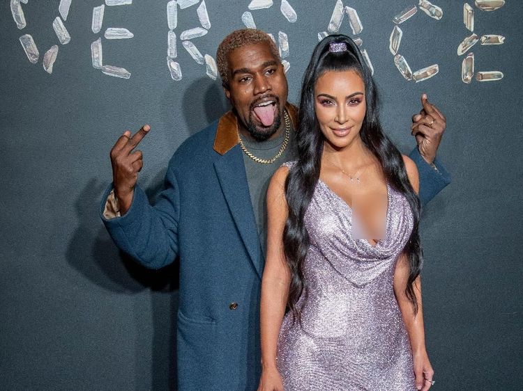 Langka! Pose Konyol Kanye West saat bersama Kim Kardashian