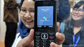 Ponsel yang menjalankan KaiOS diperkenalkan di ajang Google for Indonesia. Foto: detikINET/Adi Fida Rahman