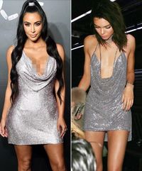 Kim Kardashian dan Kendall Jenner Pakai Gaun yang Sama, Tapi Seksi Mana?
