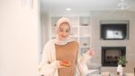 Gaya Ngeteh dan Sarapan Mewah Leena Asad, Hijaber Cantik dari AS
