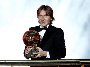 Modric Dapat Ballon dOr Saat Madrid Sedang Jeblok
