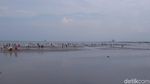 Foto: Libur Akhir Pekan di Cirebon, Ayo ke Pantai Kejawanan!