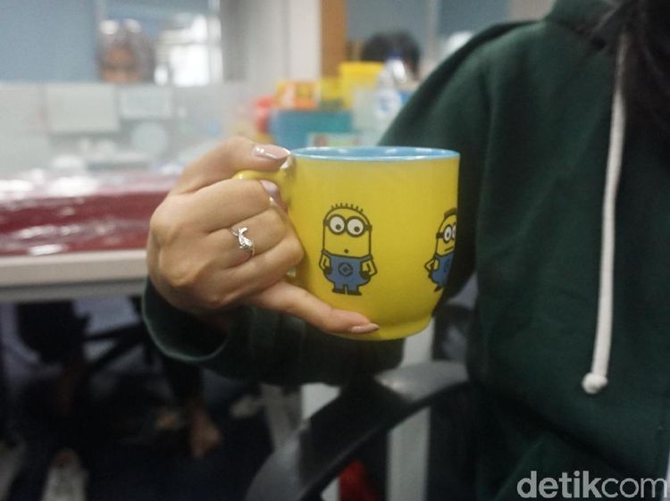 Membaca Kepribadian dari Cara Memegang Cangkir, Kamu yang Mana?