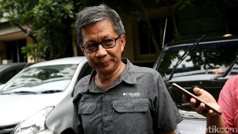 Pandangan Kritis Rocky Gerung Soal Bersatunya Jokowi-Prabowo Pandangan Kritis Rocky Gerung Soal Bersatunya Jokowi-Prabowo