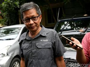 Pandangan Kritis Rocky Gerung Soal Bersatunya Jokowi-Prabowo