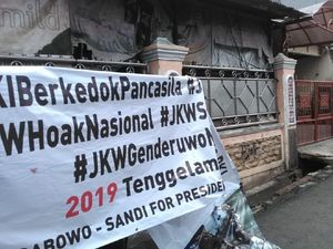Warga Copot Spanduk Bertagar 2019 Tenggelamkan PKI di Jakpus