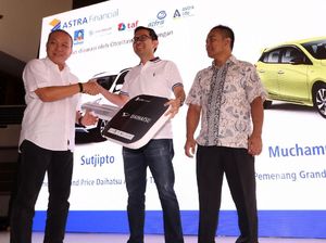 Penyerahan Hadiah Astra Financial