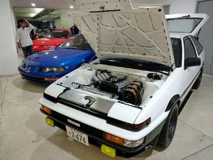 Toyota AE86 Trueno Ini Dimodifikasi Mirip dalam Film Initial D