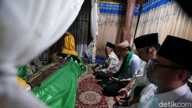 Maulid Nabi di Ponpes Sunan Drajat, Sandiaga Didapuk Jadi Keluarga Besar