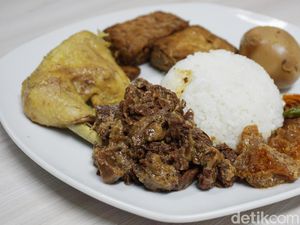 Ada Mie Aceh dan Gudeg Jogja Enak di Sini