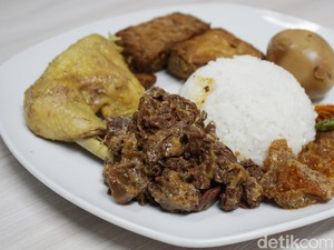 Ada Mie Aceh dan Gudeg Jogja Enak di Sini