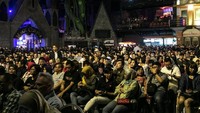 Total ada 1.700 penonton yang menyaksikan dan bernyanyi bersama mereka di malam itu. Dok. Purnadaya Media Relation