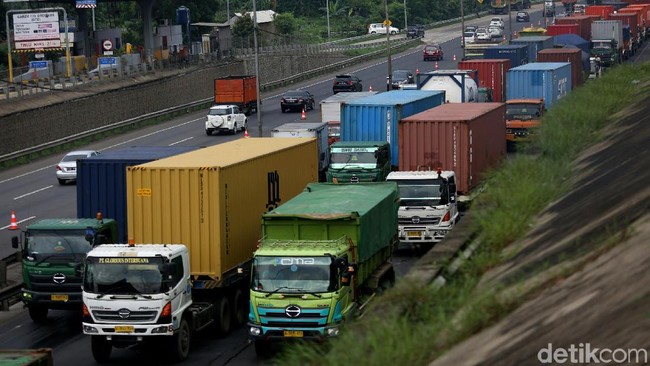 Balada Protes Sopir Truk dan Mahalnya Tol Trans Jawa