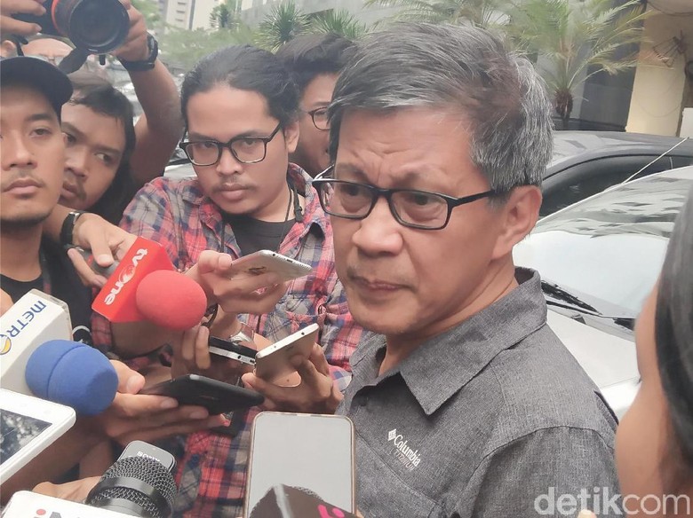 Diperiksa soal Kasus Ratna, Rocky Gerung Dicecar 10 Pertanyaan Diperiksa soal Kasus Ratna, Rocky Gerung Dicecar 10 Pertanyaan