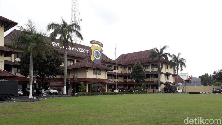 Penulis Balairung Diperiksa Polisi soal Dugaan Perkosaan Mahasiswi UGM Penulis Balairung Diperiksa Polisi soal Dugaan Perkosaan Mahasiswi UGM