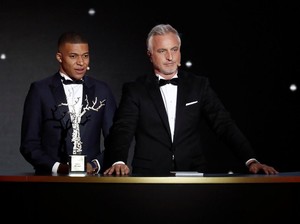 Kylian Mbappe Dianugerahi Kopa Trophy 2018