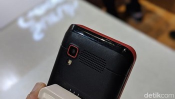 Terdapat tombol Google Assistant di bagian tengah. Foto: detikINET/Adi Fida Rahman