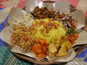 Nasi Begadang: Gurih Pedas Nasi Kuning Ambon dengan Suwiran Ikan Cakalang