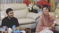 Dalam akun sosial media Instagram dan twitter Menpora Imam Nahrawi mengungkapkan rasa bahagianya untuk kedua atlet Indonesia tersebut. Kabarnya keduanya memiliki jalinan asmara dan siap untuk melanjutkan ke jenjang yang lebih serius. Istimewa/Naif/Kemenpora.